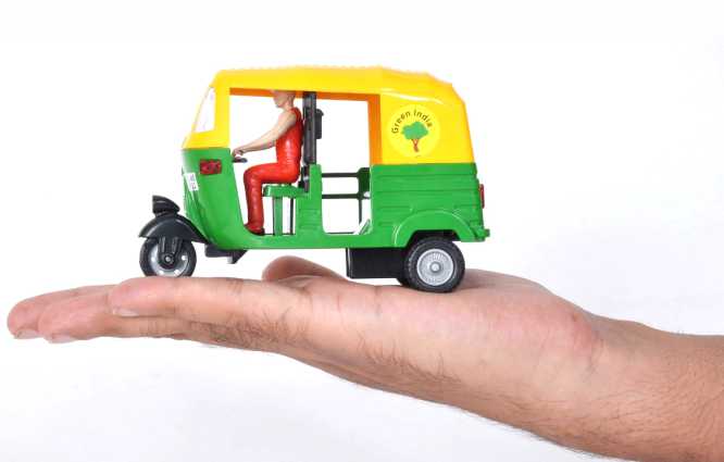 Centy CNG Auto-Rickshaw Pull Back